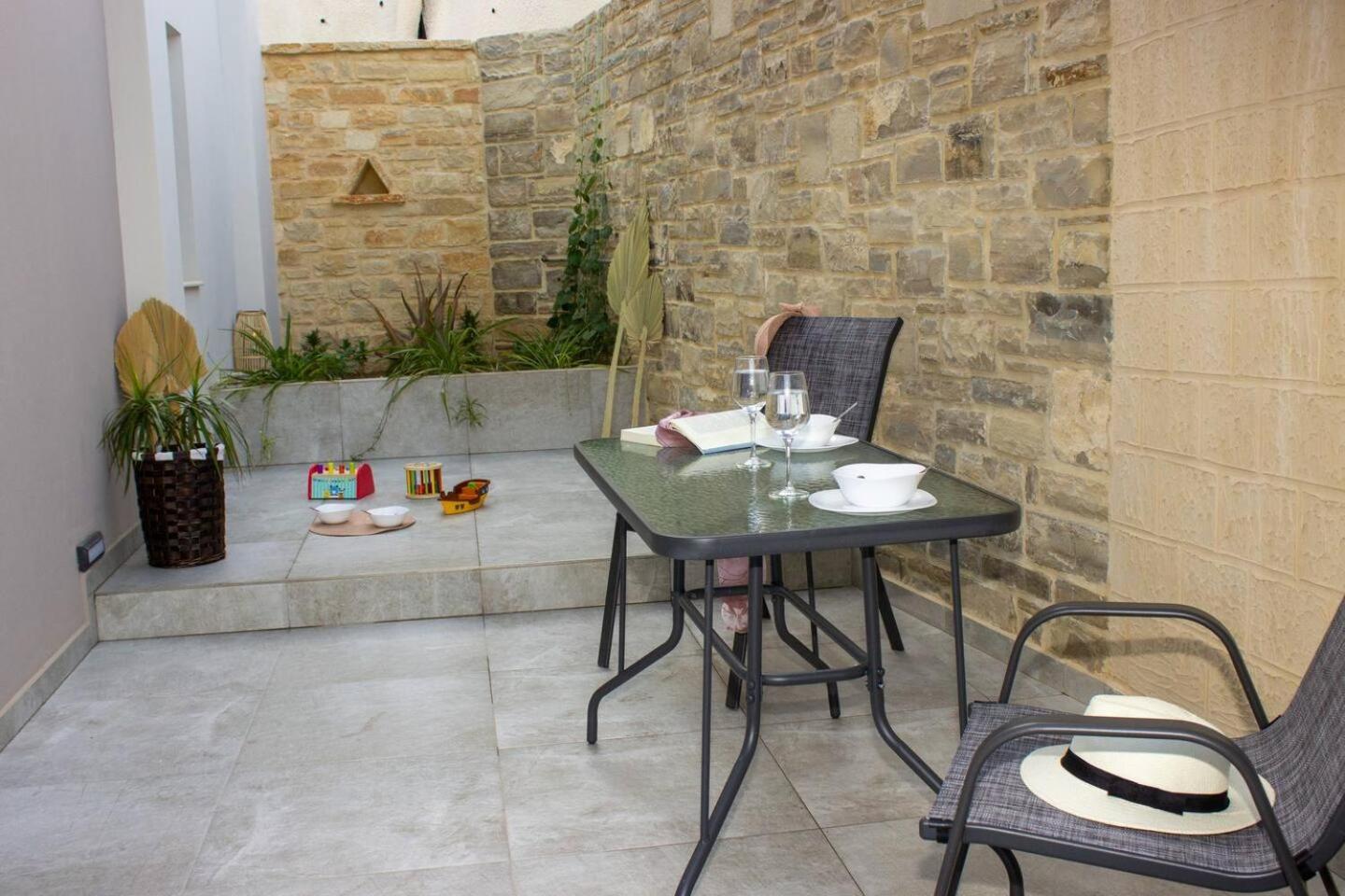 Maistro Suites With Pool, Matala Екстериор снимка
