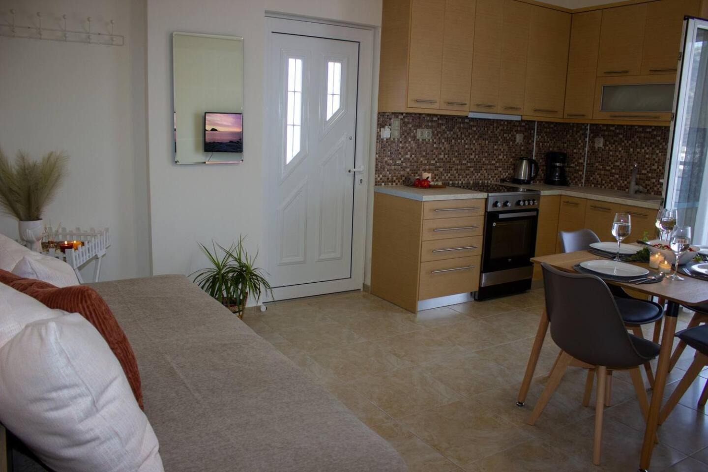 Maistro Suites With Pool, Matala Екстериор снимка